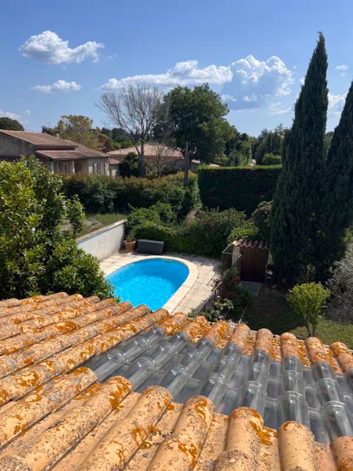 Pool und Garten vom Dach aus gesehen